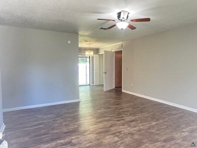 Photo - 211 Laverne Dr