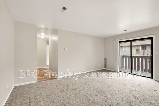 Photo - 139 Green St Unit 1