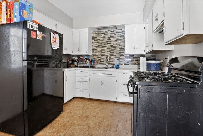 Photo - 800 W Joliet St