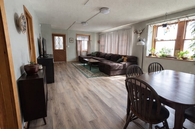 Photo - 1410 10th St S