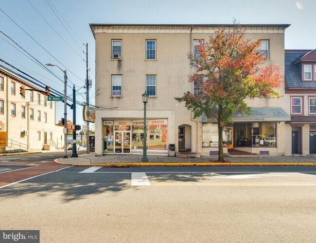 Photo - 302 W Main St Apartment