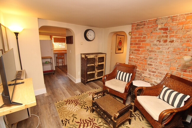 Photo - 147 E Chestnut St Unit 10