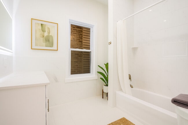 Photo - 2617 W Fullerton Ave