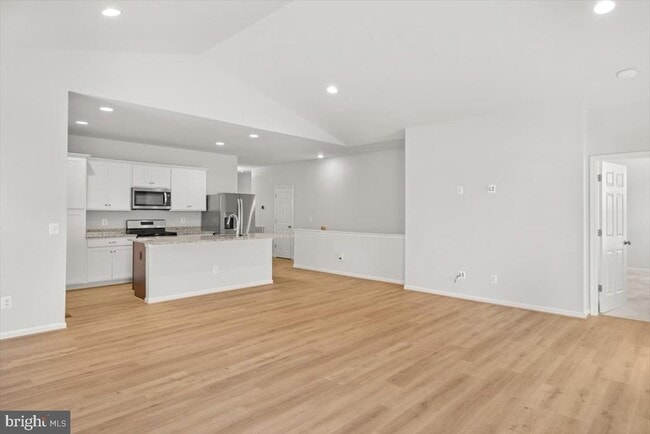 Photo - 106 Heyford Dr
