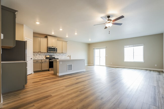 Photo - 17975 E 94th Dr