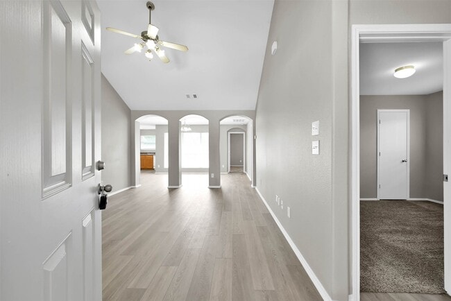 Photo - 2214 Shady Tree Ln