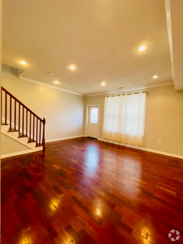 Building Photo - 523 Florida Ave NE Rental