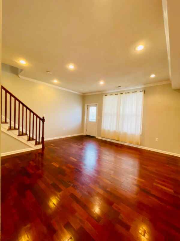 Building Photo - 523 Florida Ave NE Rental