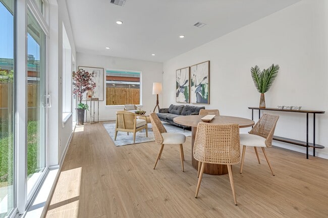 Photo - 3620 Sauer St