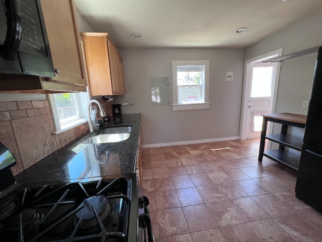 Photo - 629 Quitman St