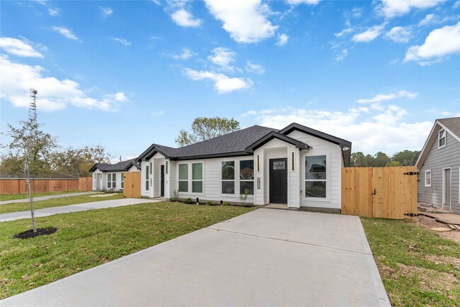 Building Photo - 9005 Nyssa St