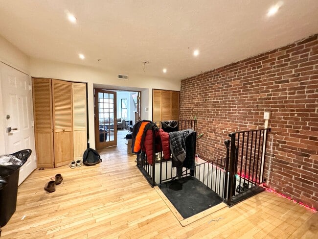85 Gainsborough St
