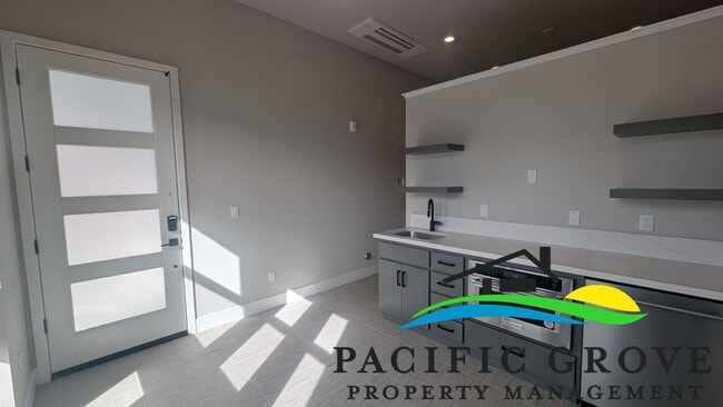 Photo - Stylish New Studio with Modern Finishes in Marina