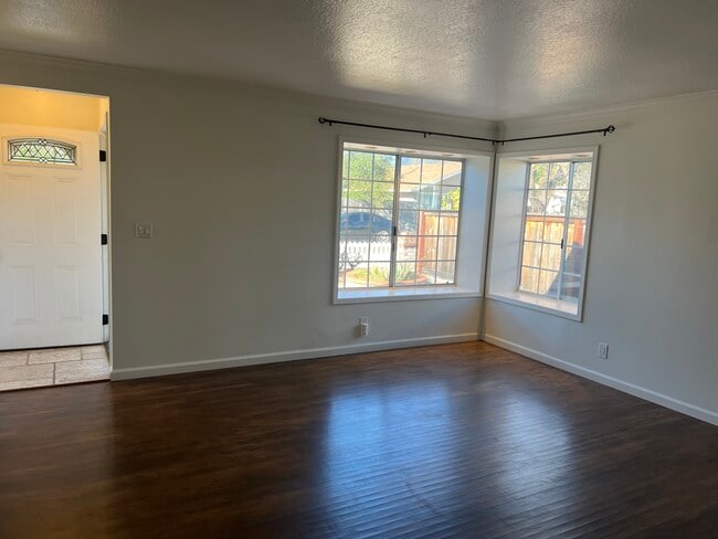 Photo - 1057 6th Ave