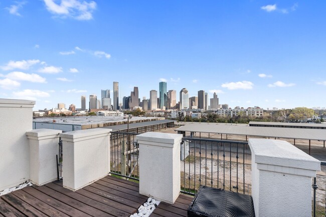 Photo - 1708 Dart St