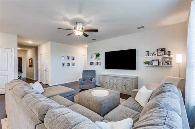 Photo - 811 Maverick St