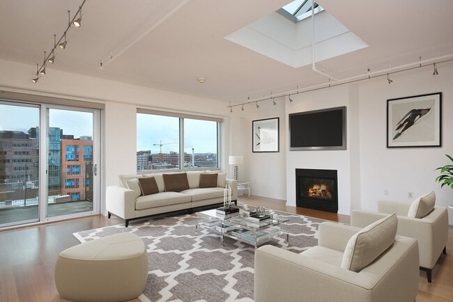 Building Photo - 25 Channel Center St Unit PH204