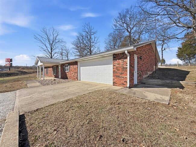Photo - 2390 Brandenburg Rd