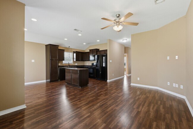2484 Horse Shoe Dr