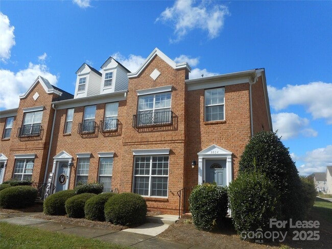 Building Photo - 3804 York Aly