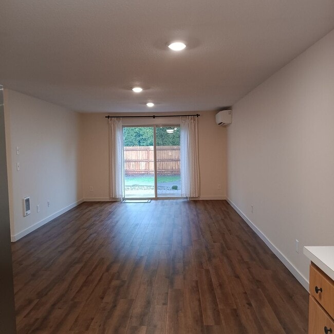 Photo - Outstanding Keizer Duplex is Ready For You!