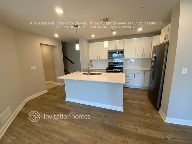 Photo - 10948 Yalta St NE