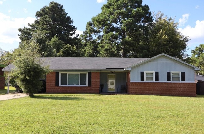 Building Photo - 1605 Dartmore Dr N Rental