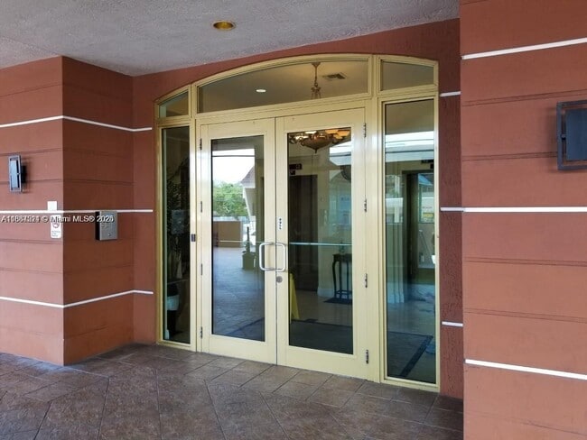 Photo - 2280 SW 32nd Ave Unidad 511