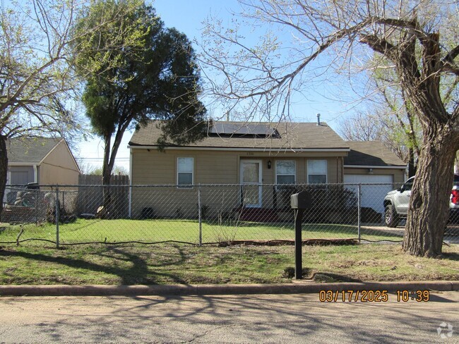 Building Photo - Great Home Located in the Lawton Heights A...