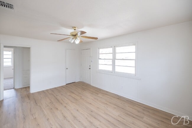 Photo - 4134 Russell Ave