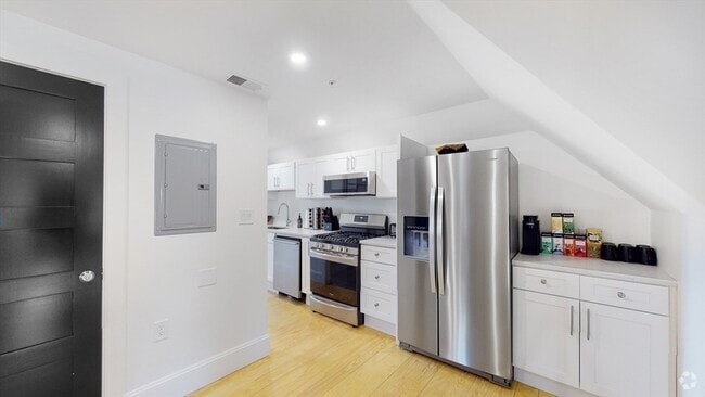 Building Photo - 659 South St Unit 3 Rental