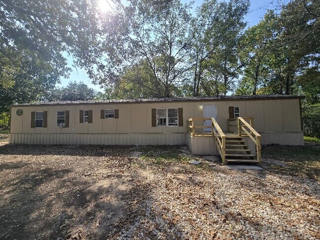 Photo - 612 Cherokee Ln