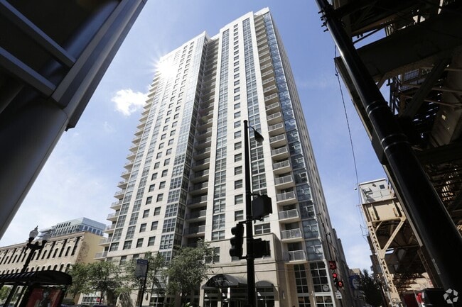 Building Photo - 180 N Jefferson St Unit 2207