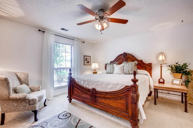 Photo - 117 Southampton Ct