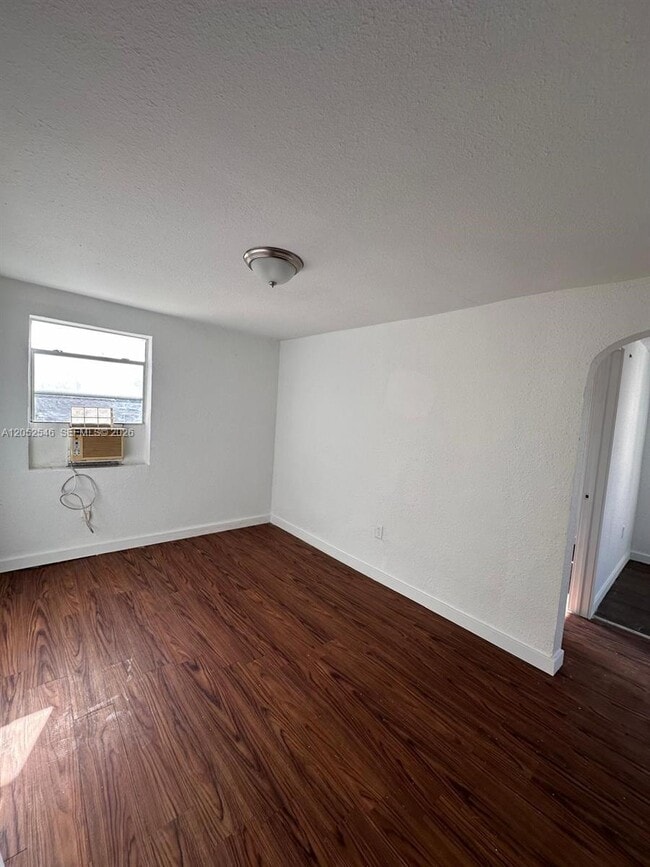 Photo - 3660 NW 20th Ave Unit 4