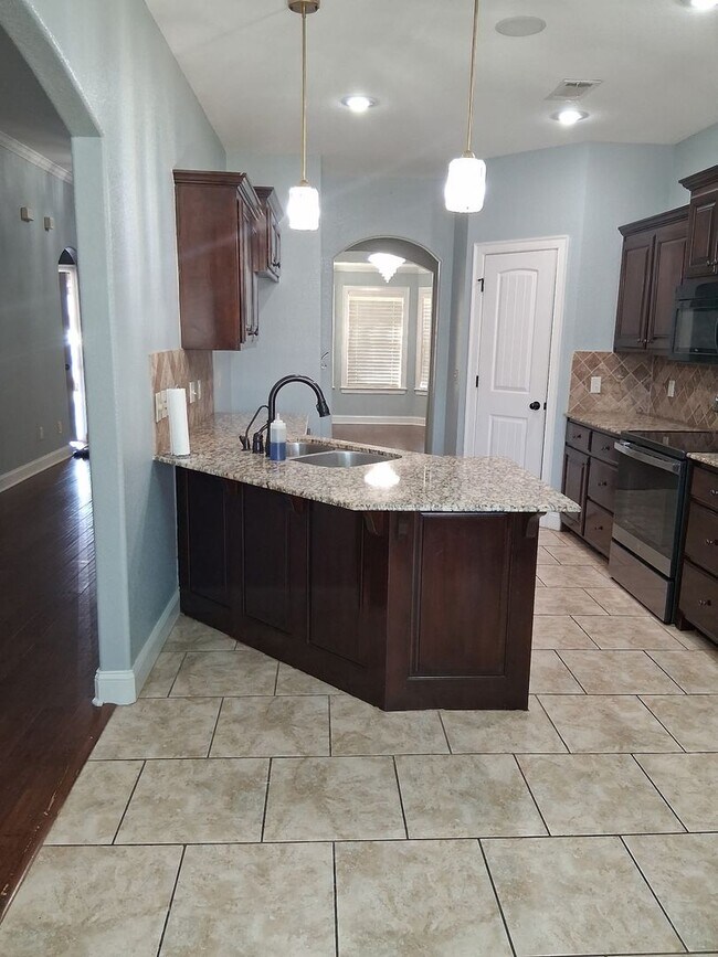 Photo - Cozy 3-Bedroom Home with Garage in Fayetteville