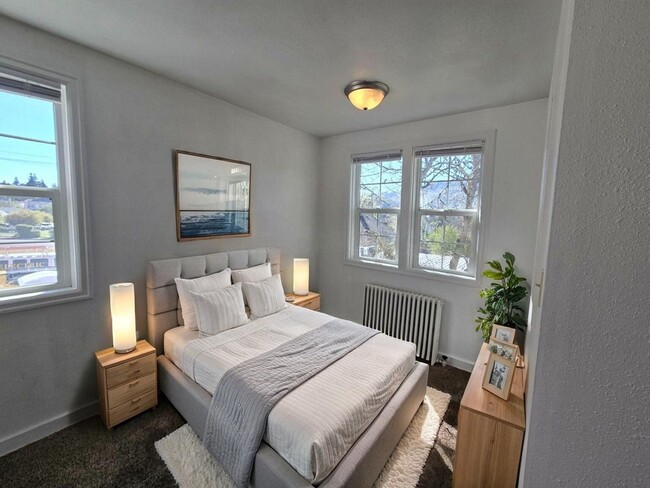 Photo - 447 NE Winchester St