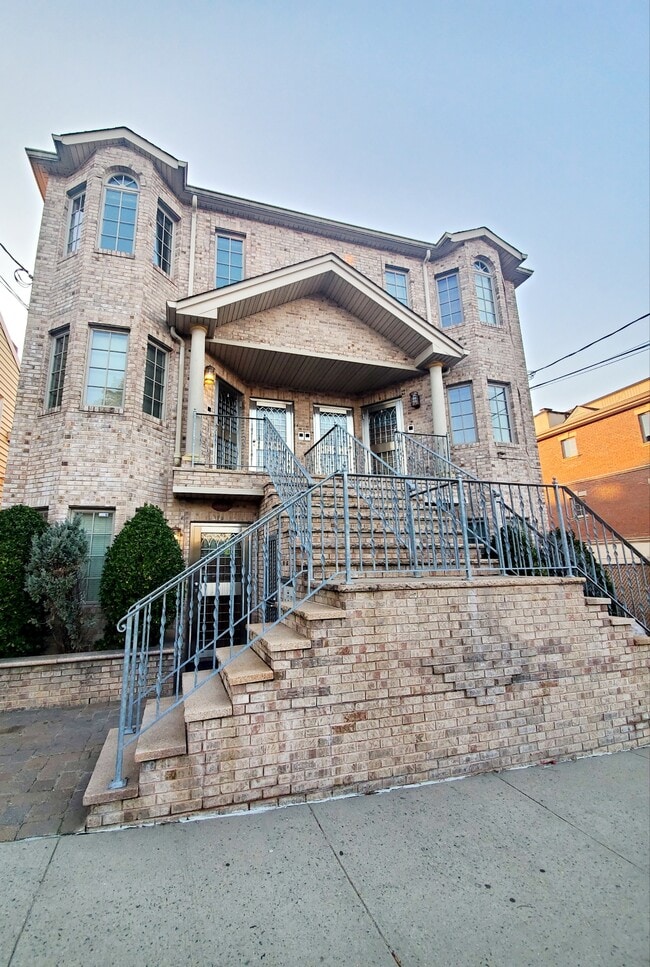 Photo - 6618 70th St