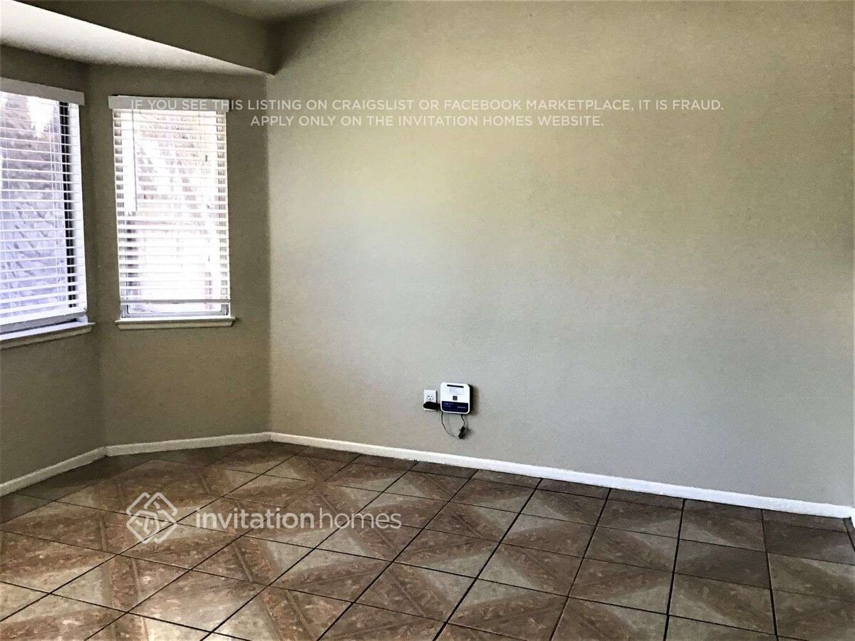 Photo - 2358 W College Ave