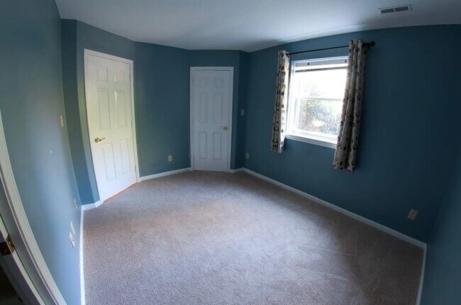 Photo - 328 W 6th St