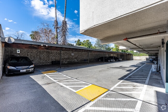 Aparcamiento - 435 N Euclid Ave