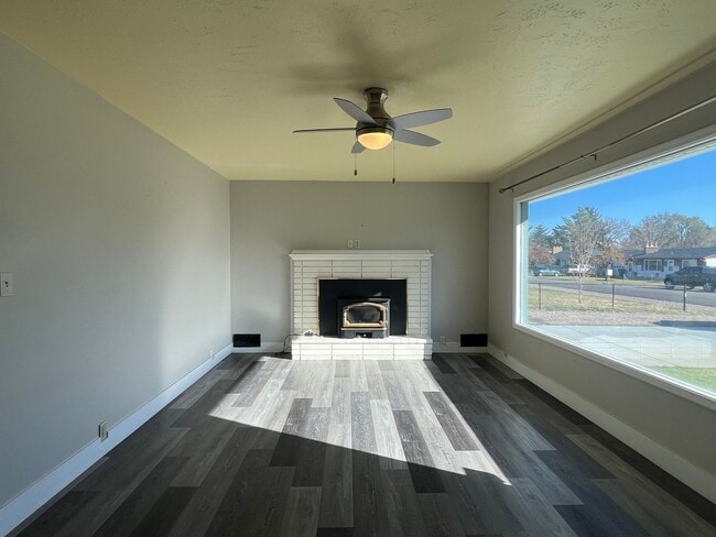 Photo - Large Park Like Yard! Three Bedroom One Ba...