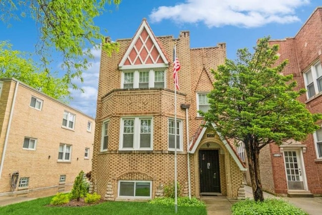 Photo - 6123 N Moody Ave Apartment