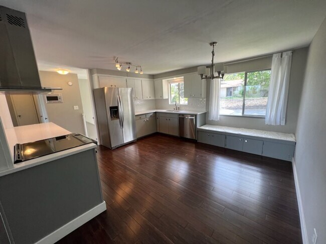 Photo - 1314 Red Apple Rd Unit 1314 Red Apple Rd #A