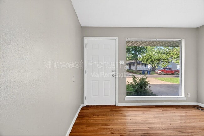 Photo - 710 Tyson Dr