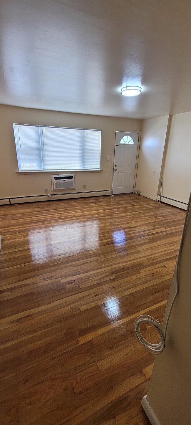 Photo - 118 East 24th St Apartments