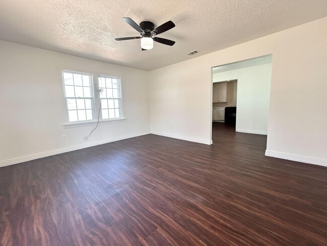 Photo - 111 Avenue U