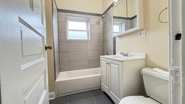 Photo - 2022 N Lawler Ave Unit 2ND