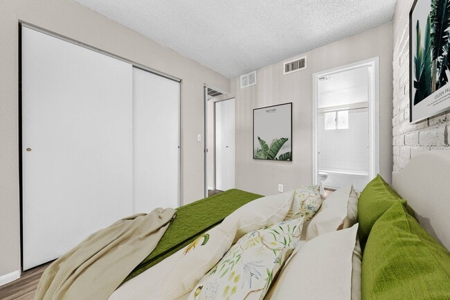 Photo - Fountain Plaza