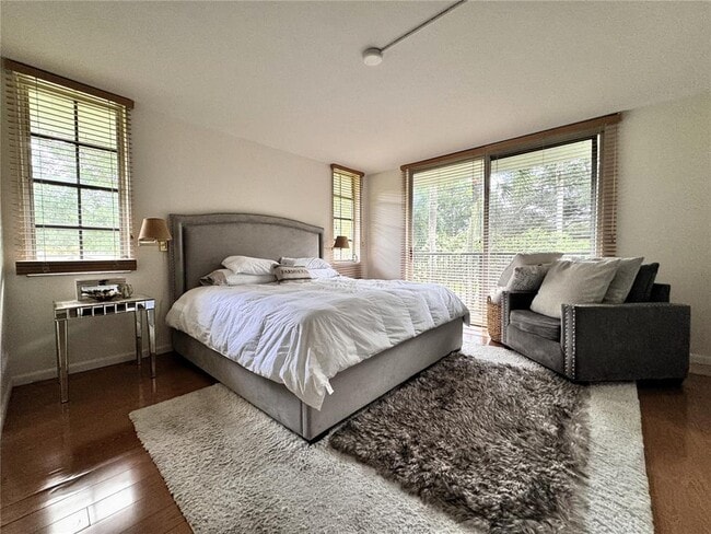 Photo - 901 W Cypress Ln Unit 201